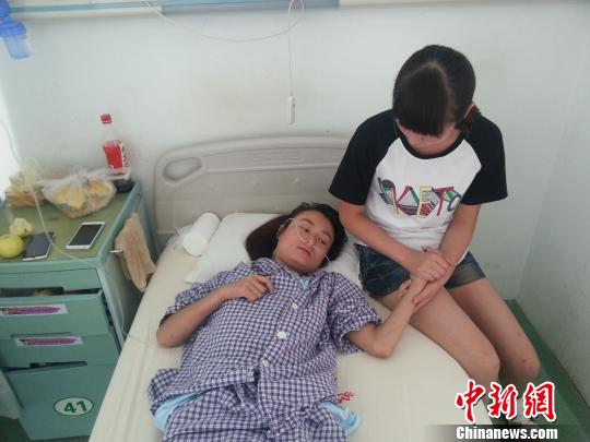 蒙古两姐妹同患重症 母亲欲换肾父亲想卖身