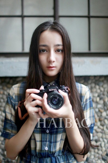 娜扎迪丽热巴佟丽娅 新疆女星颜值衣品PK(图)