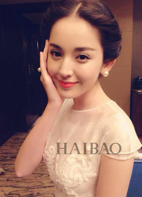 娜扎迪丽热巴佟丽娅 新疆女星颜值衣品PK(图)