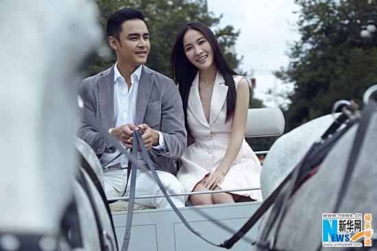 明道叶璇结伴趣游布拉格 街拍唯美如童话故事