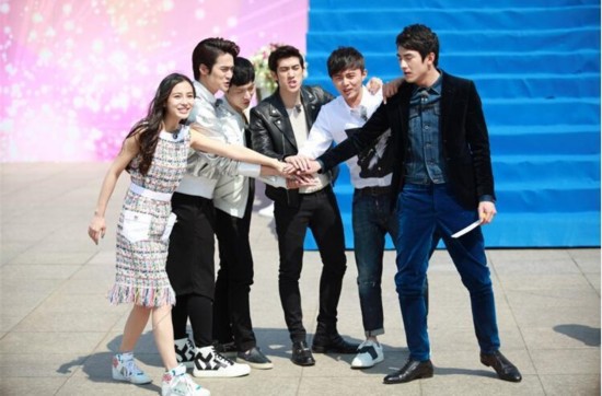 揭鹿晗加盟跑男3内幕 回顾Baby黄晓明甜蜜奔