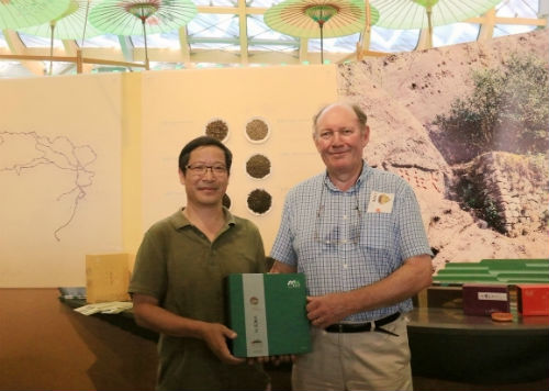 圣谷山茶场董事长高建华和国际茶叶委员会主席诺曼·凯利先生