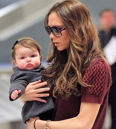 林熙蕾送豪钻维多利亚花60万星二代奢华庆生