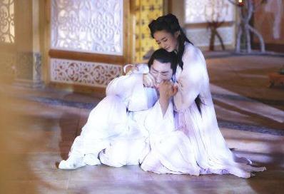 花千骨删减镜头:白子画变吸血狂魔 赵丽颖霍建