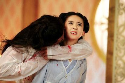 花千骨删减镜头曝光:子画变吸血狂魔 小骨为救