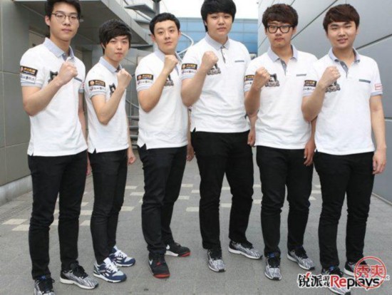 LPL英雄联盟职业联赛 LGD战队零封edg战队剑