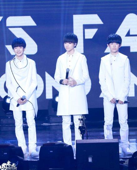 TFBOYS王源让我来牵你的手 与王俊凯易烊千
