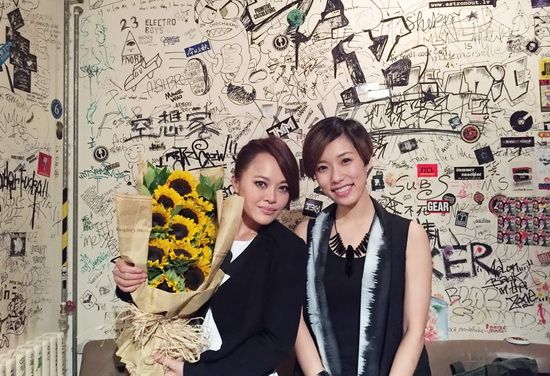 《超级爆》原唱戴爱玲北京发片 张欣奕送祝福