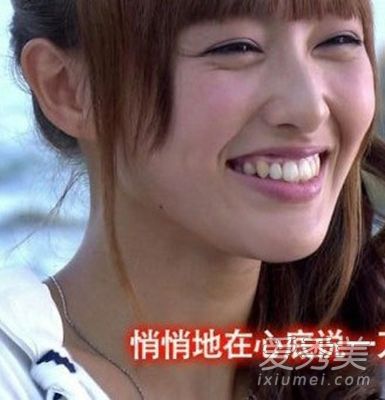 明星最丑瞬间:范冰冰露赘肉+杨幂唐嫣皱纹多