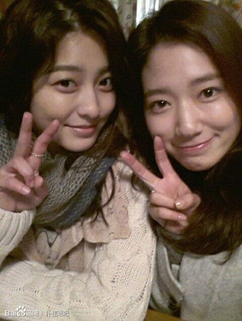 《继承者们》朴信惠善良清纯好人缘 与众明星