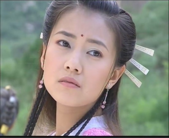 2003年内地版的《倚天屠龙记》曾红极一时,剧中周芷若扮演者高圆圆