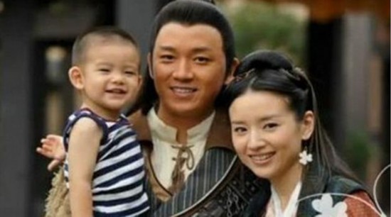 贾静雯生二胎40岁剖腹产女 女星生子年龄:昆凌