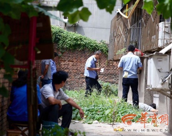 城东一小区男子五楼坠亡 邻居称有患抑郁症