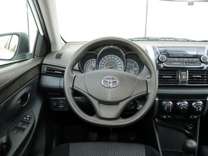 һ������ ���� 2014�� 1.3L �ֶ����а�