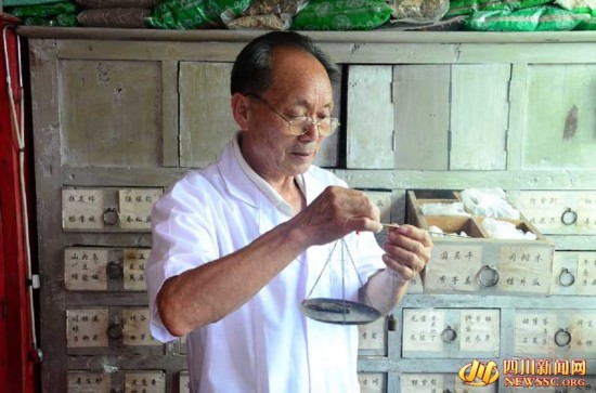 巴中70岁村医历经波折考取执业医师证