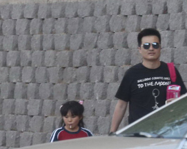 星二代就读的学校:黄多多学校每年学费13万