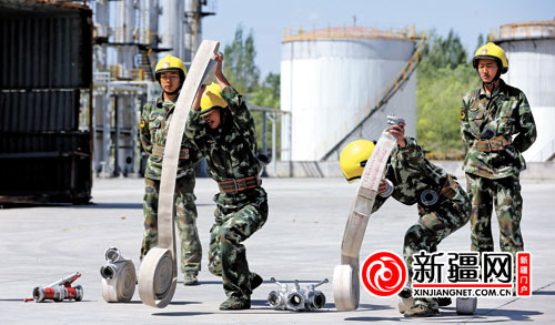 全疆15支消防队的180名飞檐走壁能人和灭火抢