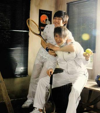 念念不忘,必有回响:韩庚金希澈七夕再曝合照引