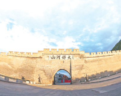 张家口"大境门"(标题中"大好河山"取自门楣上高维岳题字).陈亮摄