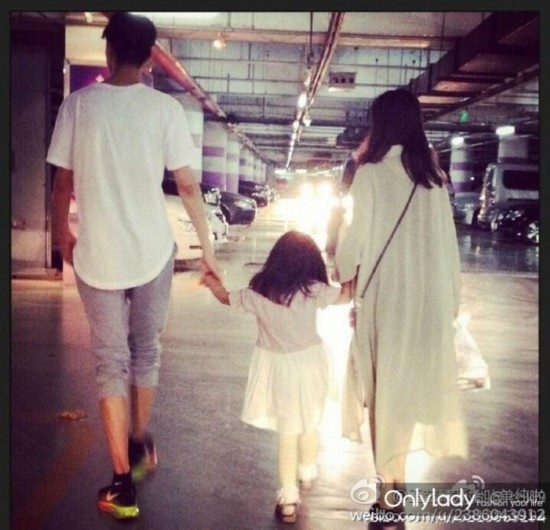 刘畅吴子佳婚纱照_刘畅和周放的婚纱照(2)