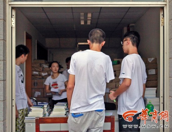 新疆独臂男孩交大报到 性格开朗同学称他杨过