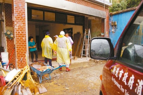 天鹅台风擦边过 台湾新北市重灾区撤离2205