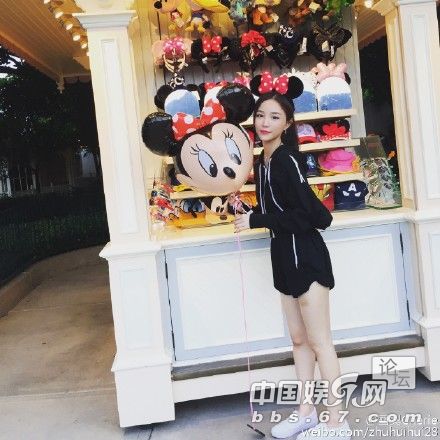 整容改变命运!王思聪女友雪梨朱宸慧家世背景