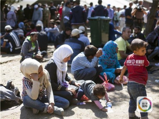 汹涌难民潮 欧洲各国啥想法?