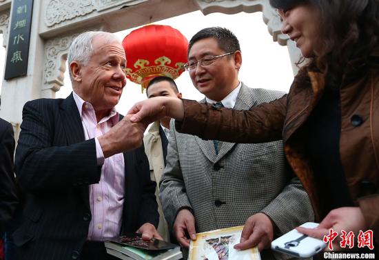 華爾街金融大師羅杰斯論中國：告訴你孩子不要離開
