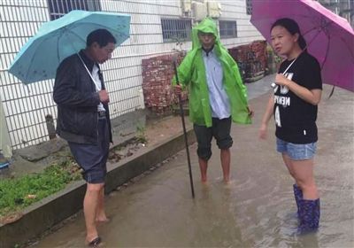 海门8月24日遭遇出伏后首场暴雨 道路积水严重