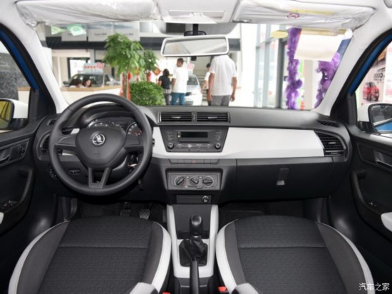 �Ϻ�����˹�´� ���� 2015�� 1.4L �ֶ����а�