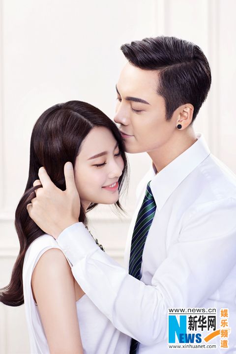 陈伟霆张慧雯情侣写真曝光 甜蜜贴面深情拥抱