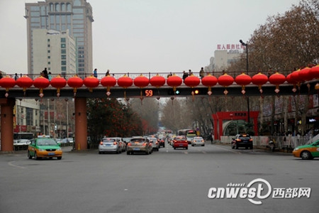 西安市政辟谣:朋友圈的 小寨天桥要拆 是假消息