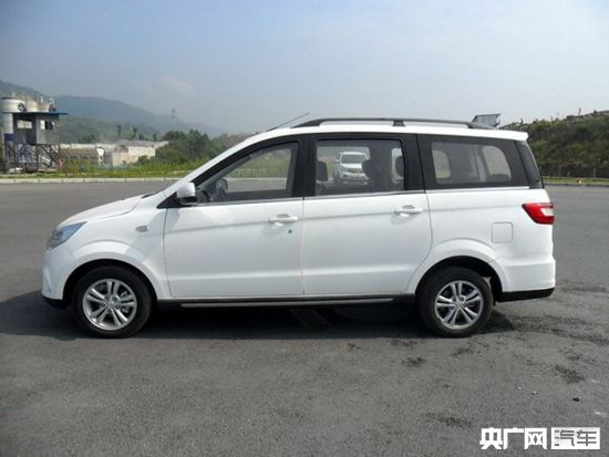 北汽幻速H2E实车图曝光 定位低于H2