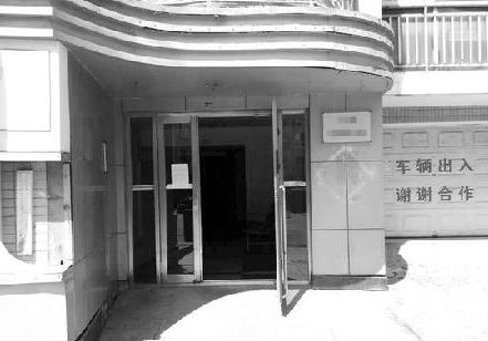 女子电梯口遭割喉 颈动脉被割惨不忍睹