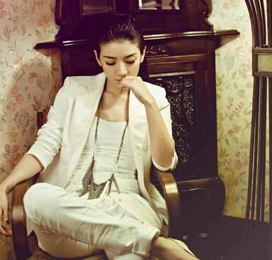 赵丽颖baby腿短白百何胸太平 揭女星身体缺点