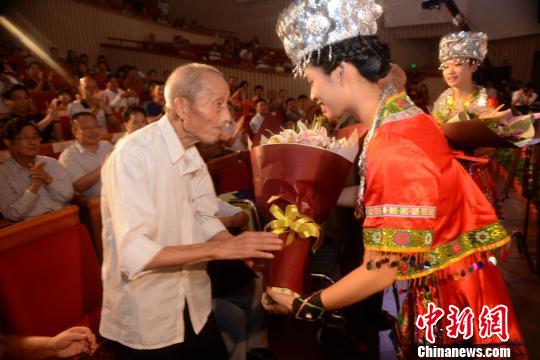 留念抗战成功70周年云南籍歌手湖南献唱