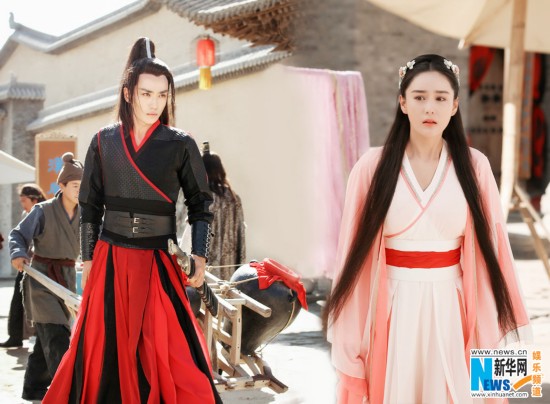 《新边城浪子》探班 朱一龙遭张馨予主动亲吻