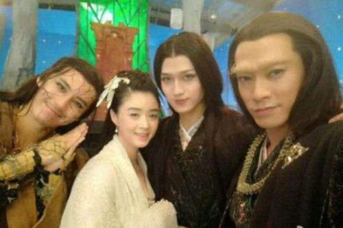 《花千骨》最全花絮:紫熏上仙依偎美男杀阡陌