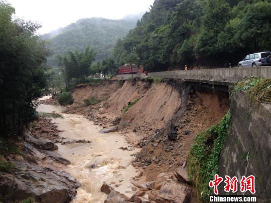 福建漳州22个乡镇因暴雨受灾 紧急转移2528人