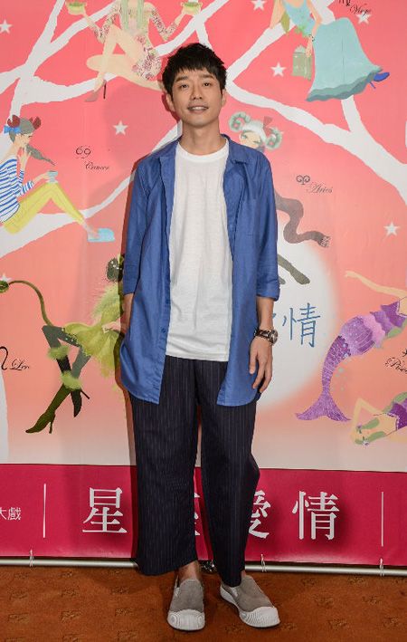 张栋梁试片记者会被新娘抱 作势强吻