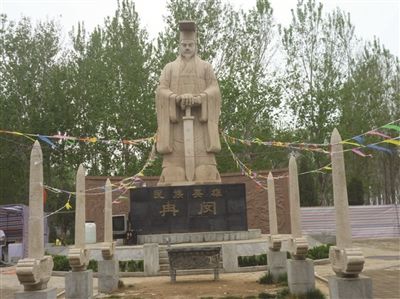 位于河南的冉闵雕像.
