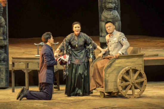 《中华士兵》首演 李梦男演伤残英雄送子参军