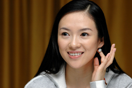 刘嘉玲抵京胡军李亚鹏酒吧三人行 明星好人缘