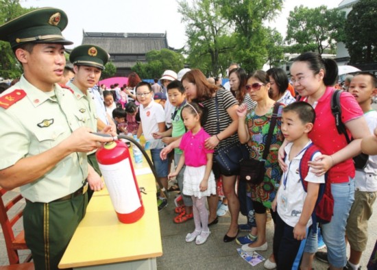 苏州新学期交通安全进校园 游戏过程长知识