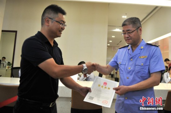 成都颁发首张三证合一工商营业执照