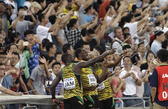 占领世界的自拍杆(组图)