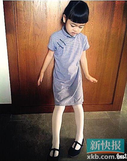 韓寒愛女穿民國風校服造型乖巧可愛(圖)