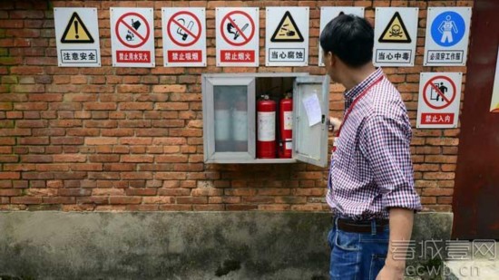 记者走访昆明危化品仓库:4家企业有3家危化品