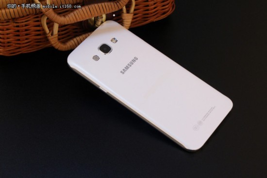 1600万像素超薄全网通 三星A8仅2848元